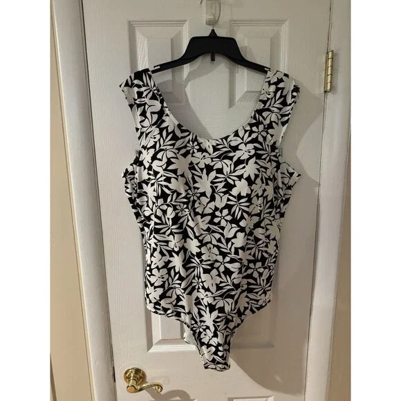 Lands' End Size 22W Chlorine Resistant Soft Cup Tummy Control Swimsuit One Piece - Picture 6 of 9